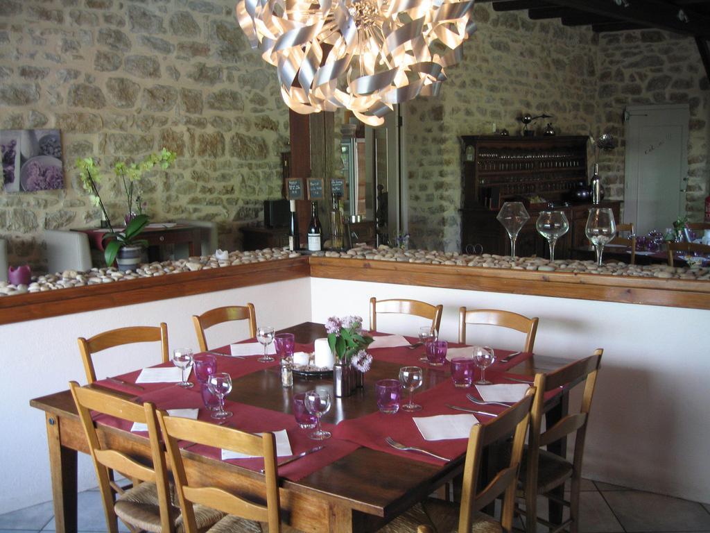 Au Faisan Dore Neuville-sur-Ain Εξωτερικό φωτογραφία