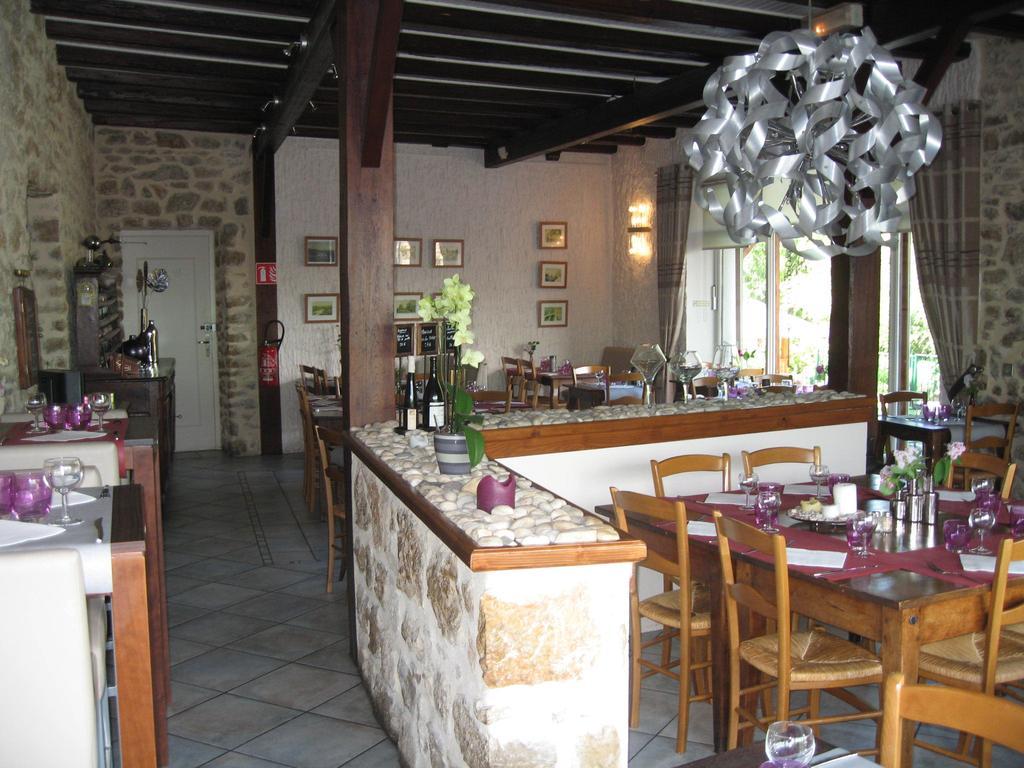 Au Faisan Dore Neuville-sur-Ain Εξωτερικό φωτογραφία